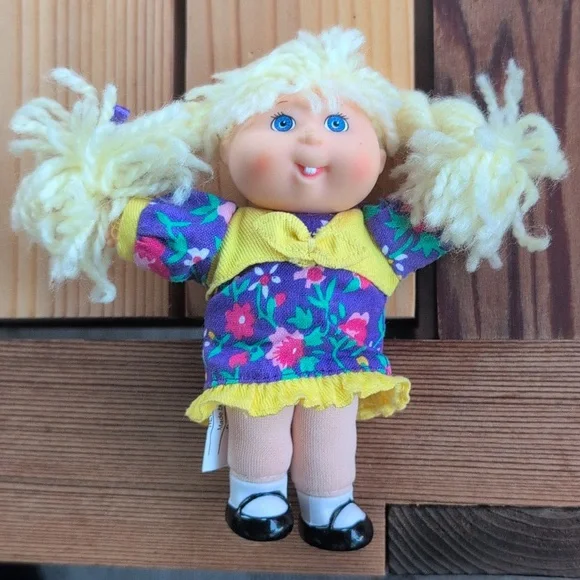 Mini Cabbage Patch Kids - Picture 4 of 6